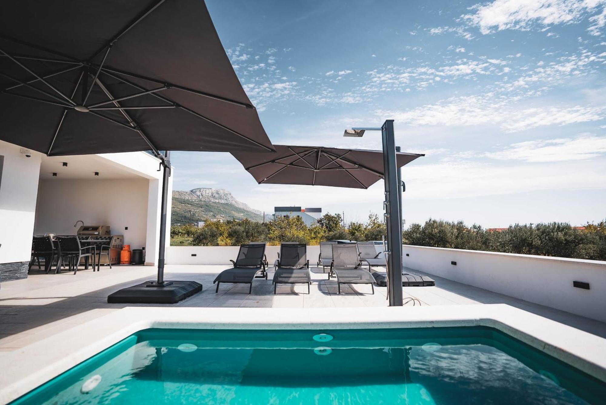 Villa Just Be Happy By Trawelltopia Kastela Exterior photo